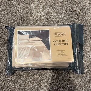 Bond & 6 Elegant Gold Silk King Bedding Set